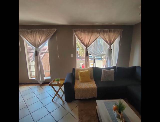 2 BEDROOM PROPERTY TO RENT IN DIE HOEWES